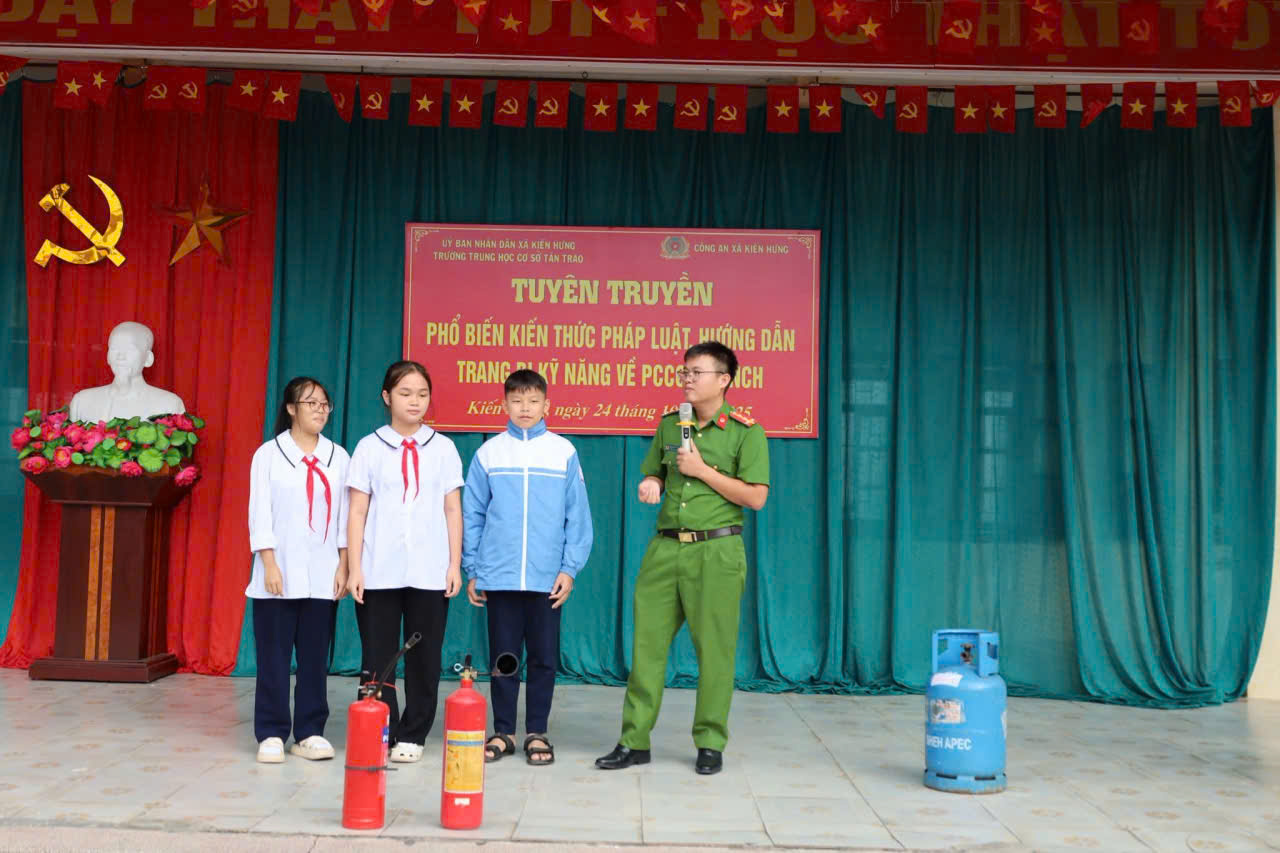 Tuyên truyền kiến thức pháp luật và kỹ năng phòng cháy chữa cháy cho hơn 1.200 học sinh tại Kiến Hưng